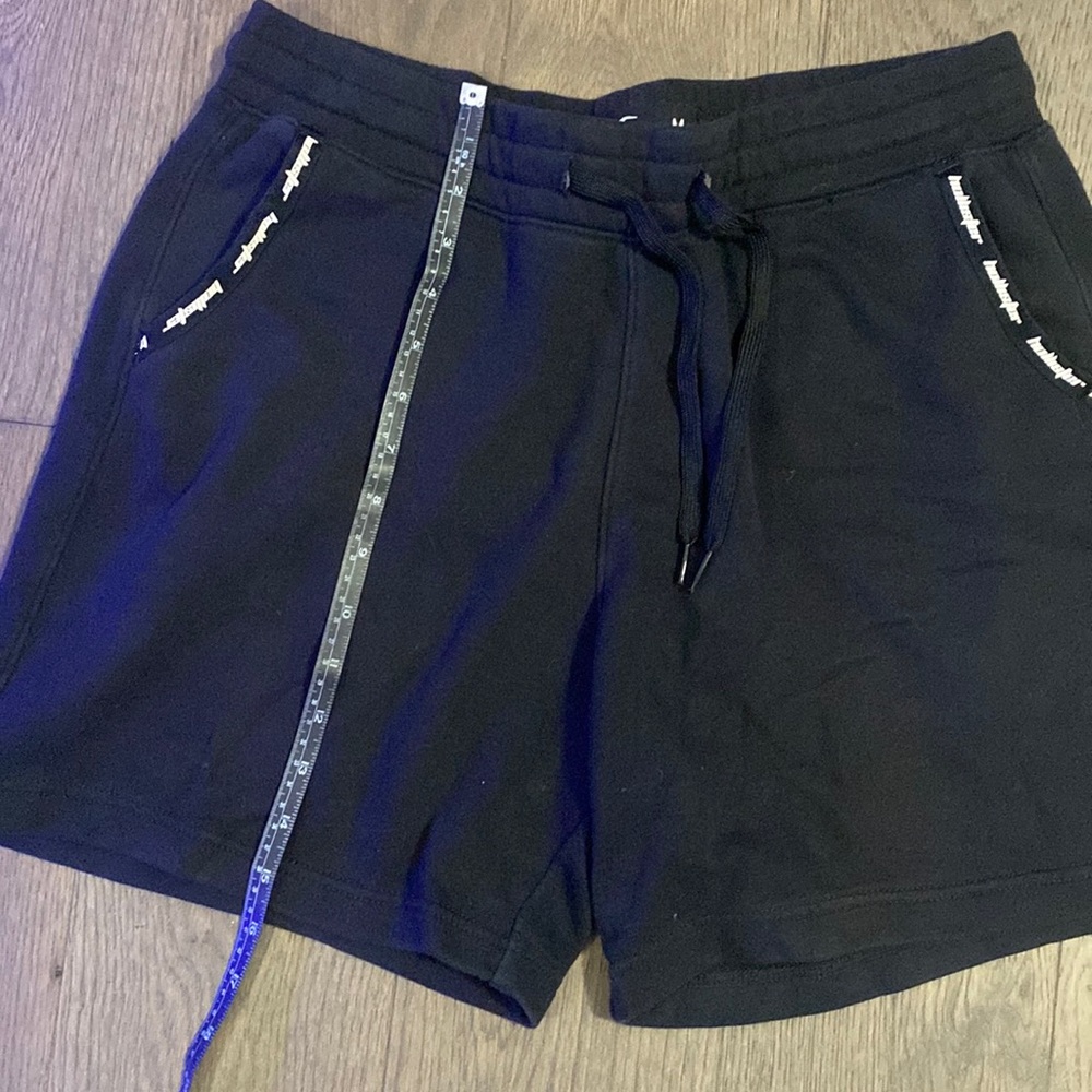 Worn Men’s Medium Black Hollister Shorts with pockets